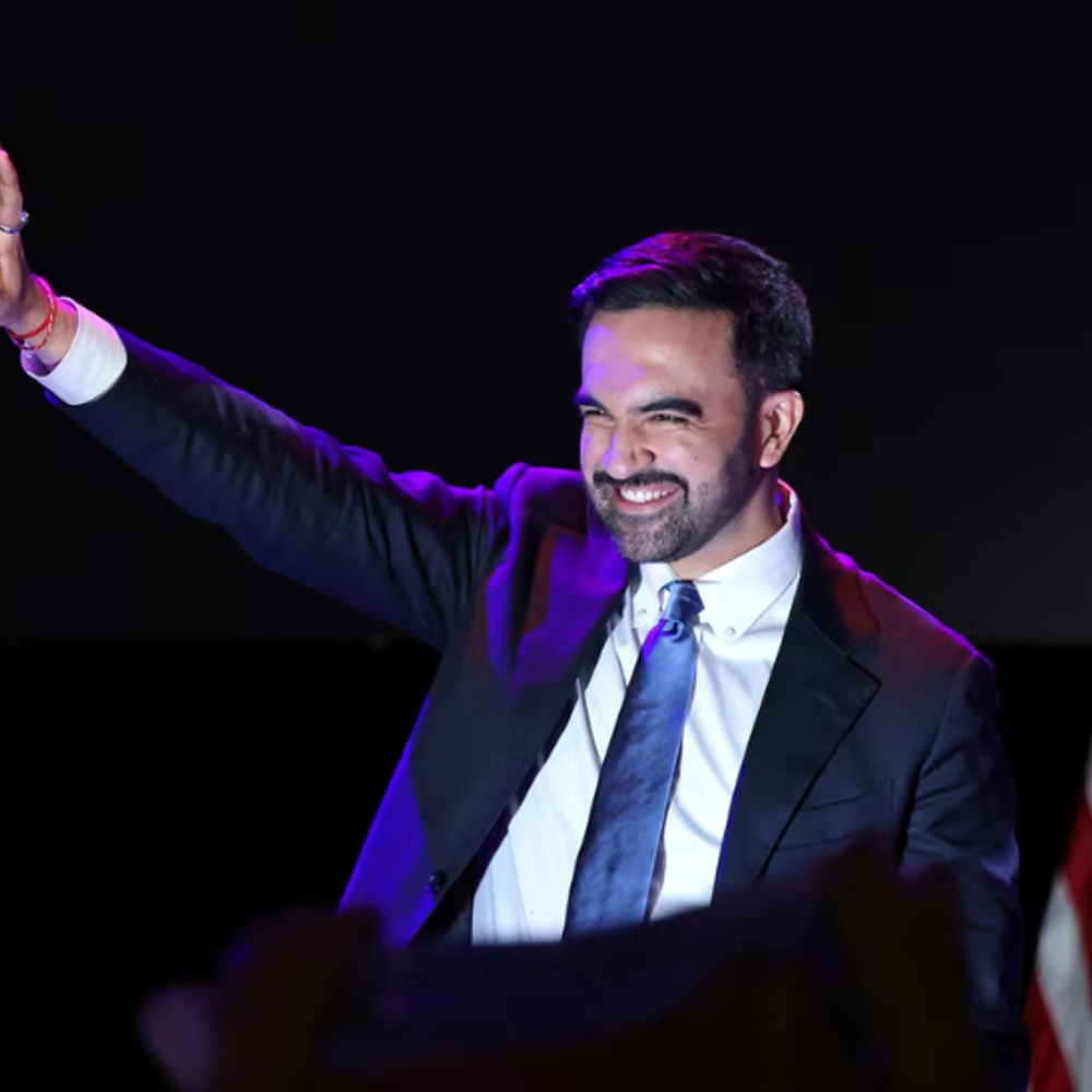 નાસાઉના પૂર્વ ડેપ્યુટી કંટ્રોલર દિલીપ ચૌહાણે મમદાનીને શુભેચ્છા આપી, તેઓ પોતાના વિશ્વાસ અને લક્ષ્યો પર અડગ રહ્યા.