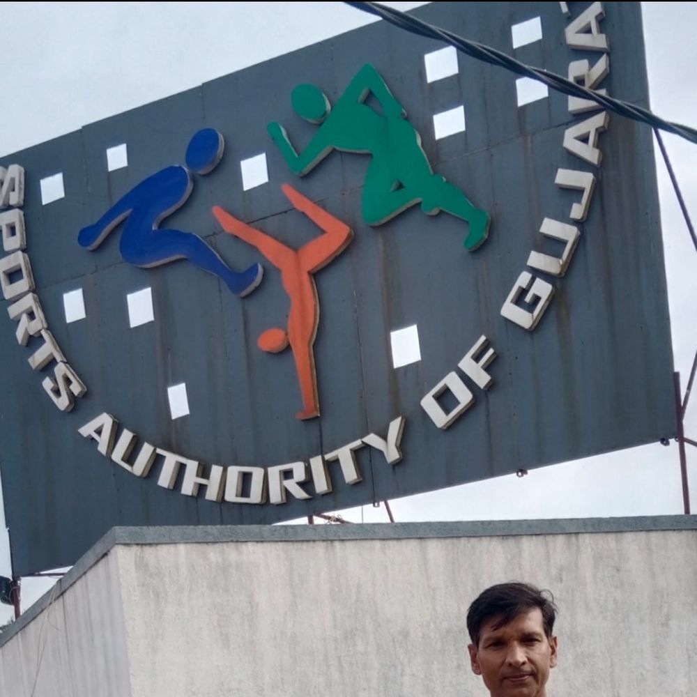 વલસાડના પી.ટી. શિક્ષકને સ્ટેટ માસ્ટર્સ એથલેટિક્સમાં 3 મેડલ મળ્યા