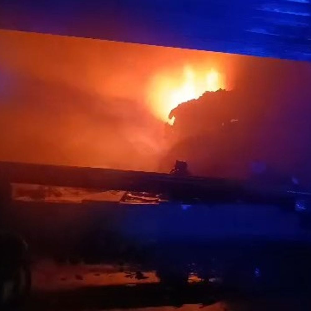 વલસાડની ફર્નિચરની દુકાનમાં આગ લાગી, ફાયર બ્રિગેડે સમયસર કાબુ મેળવતા મોટી દુર્ઘટના ટળી.