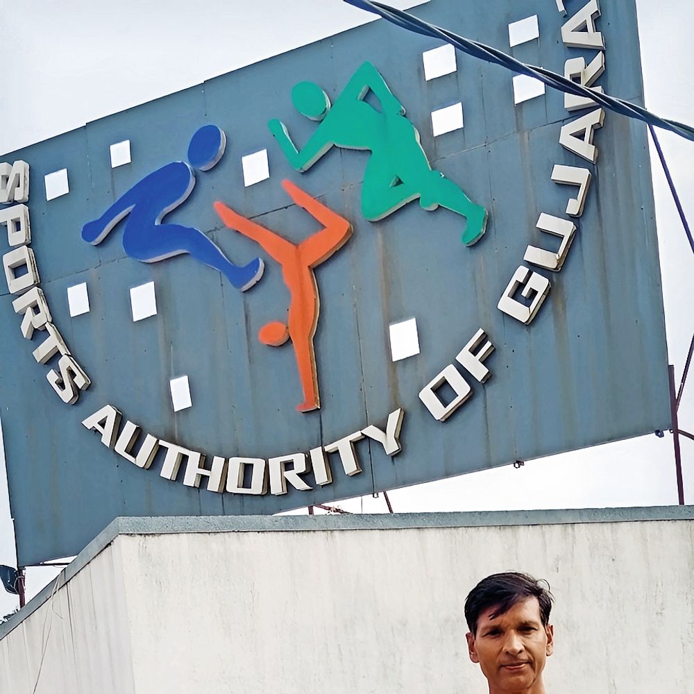 માછીવાડના અશોક ટંડેલે ગોળા, ચક્ર ફેંક અને હેમર થ્રોમાં ગોલ્ડ-સિલ્વર મેડલ જીત્યા. Outstanding Performance!