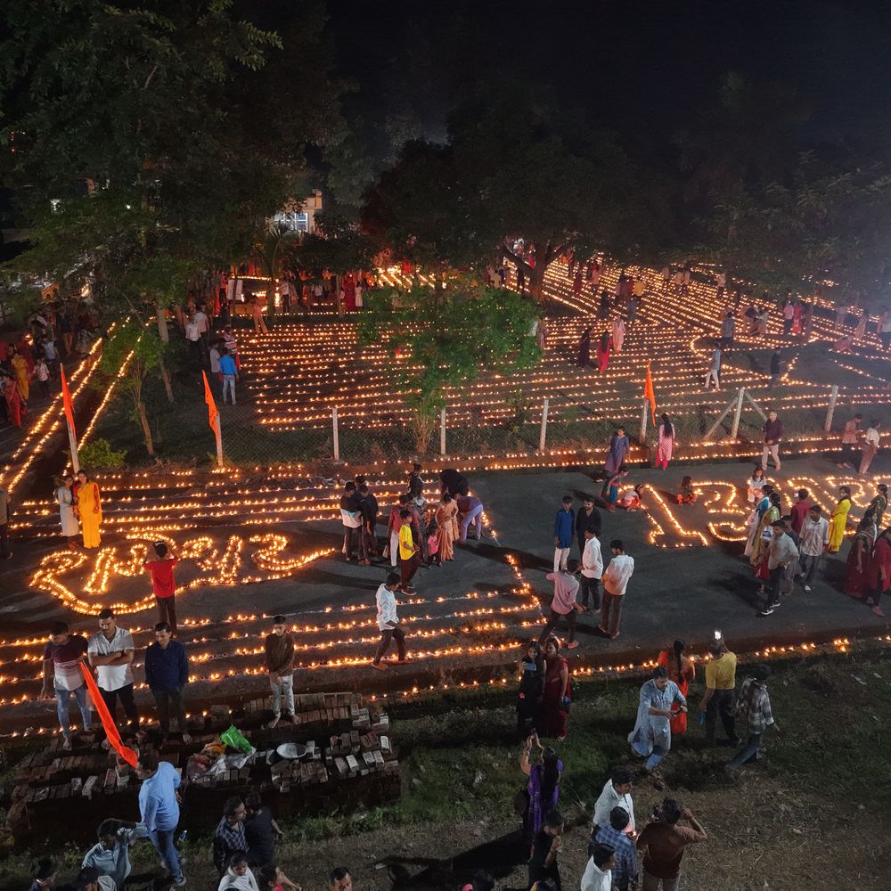 લવાછા રામેશ્વર મંદિરે દેવ-દિવાળીની ભવ્ય ઉજવણી: 1.31 લાખ દિવડા પ્રગટાવવામાં આવ્યા.