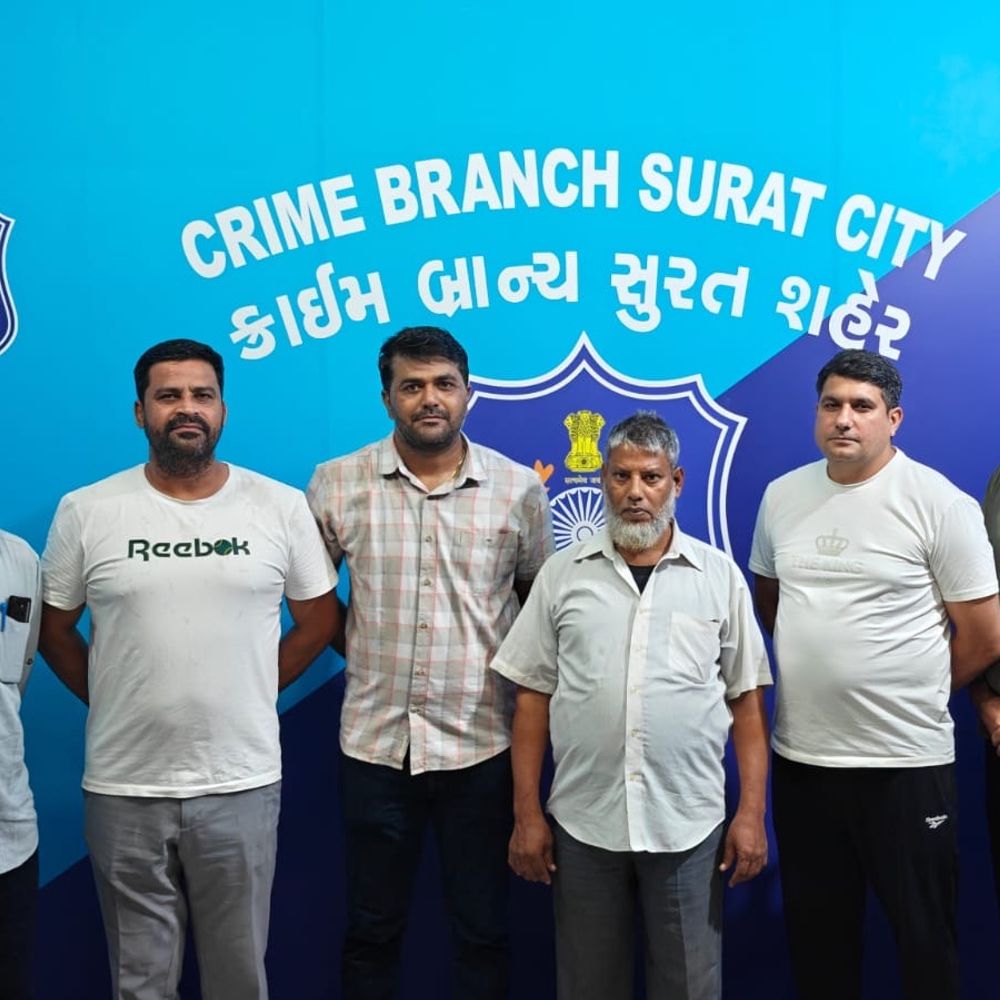 દિલ્હીમાં શેઠની હત્યાનો 16 વર્ષથી વોન્ટેડ આરોપી સુરતથી ઝડપાયો, ક્રાઈમ બ્રાન્ચે દિલ્હી પોલીસને સોંપ્યો.