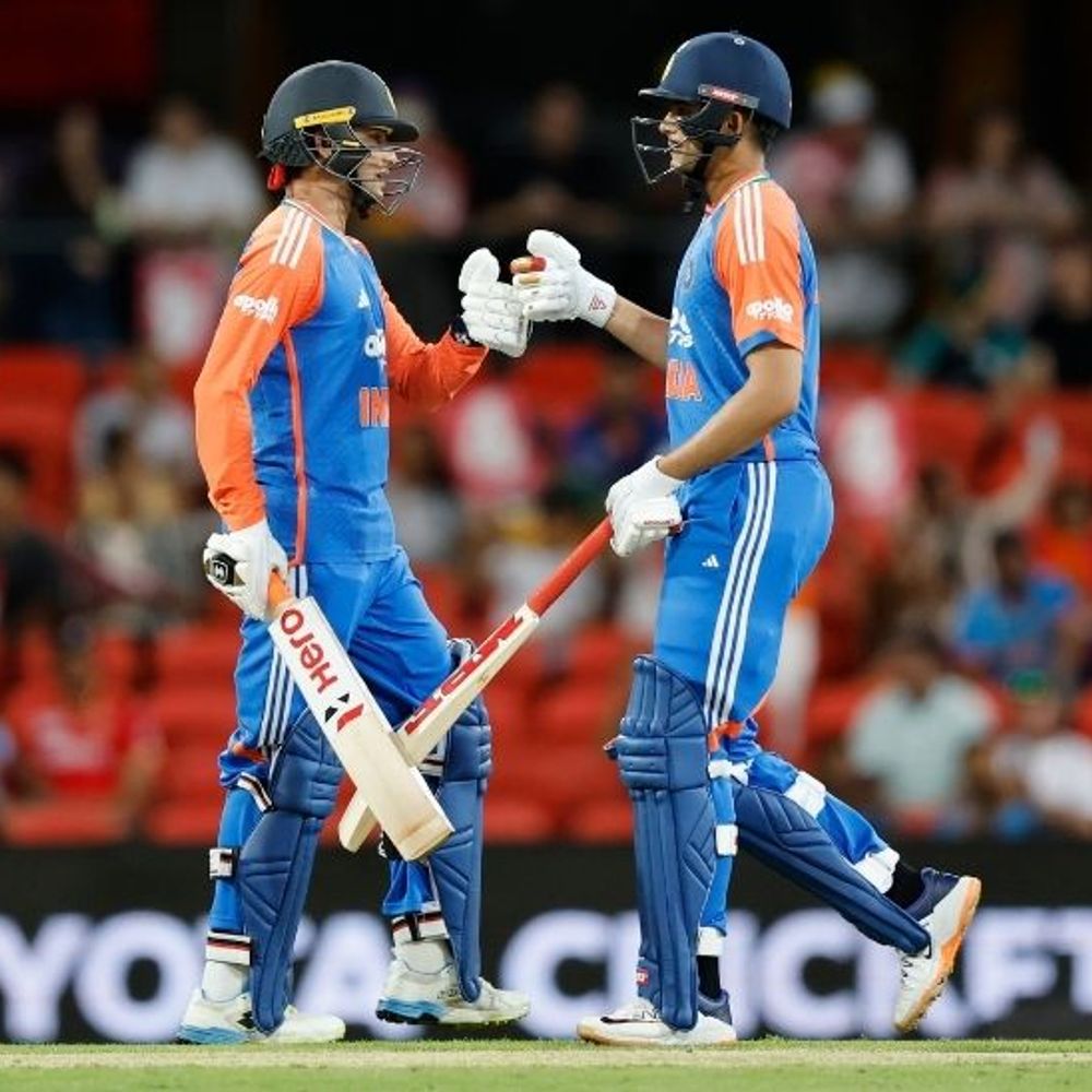 શુભમન ગિલે 101 મીટરની લાંબી સિક્સ ફટકારી:કેપ્ટન સૂર્યાએ ઝામ્પાની ઓવરમાં સતત બે છગ્ગા ફટકાર્યા, એલિસે દુબેને બોલ્ડ કર્યો; ટીમનો સ્કોર 121/2