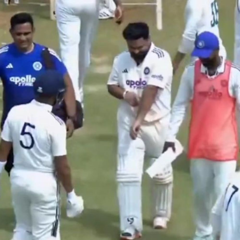 સાઉથ આફ્રિકા-A સામે રિષભ પંત રિટાયર્ડ હર્ટ:સાવચેતીના પગલે મેદાનમાંથી પરત બોલાવ્યો, ટેસ્ટ સિરીઝ માટે ઈન્ડિયન ટીમનો ભાગ