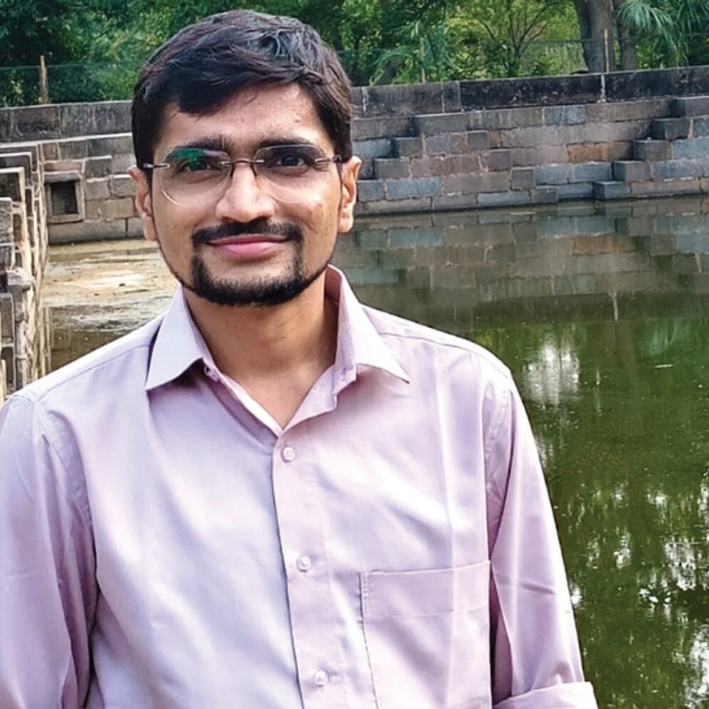 લક્ષ્યવેધ: ધીરજ, સાતત્ય અને વ્યૂહરચનાનો સંગમ: આ એક સફળતાની ગાથા છે જેમાં ધીરજ, સાતત્ય અને વ્યૂહરચનાનું મહત્વ દર્શાવવામાં આવ્યું છે.