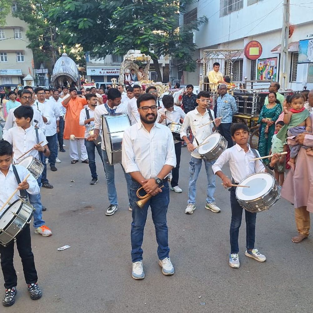 જામનગરમાં વિશાશ્રીમાળી તપગચ્છ જૈન સંઘના 21 તપસ્વીઓનો વરઘોડો નિકળ્યો.