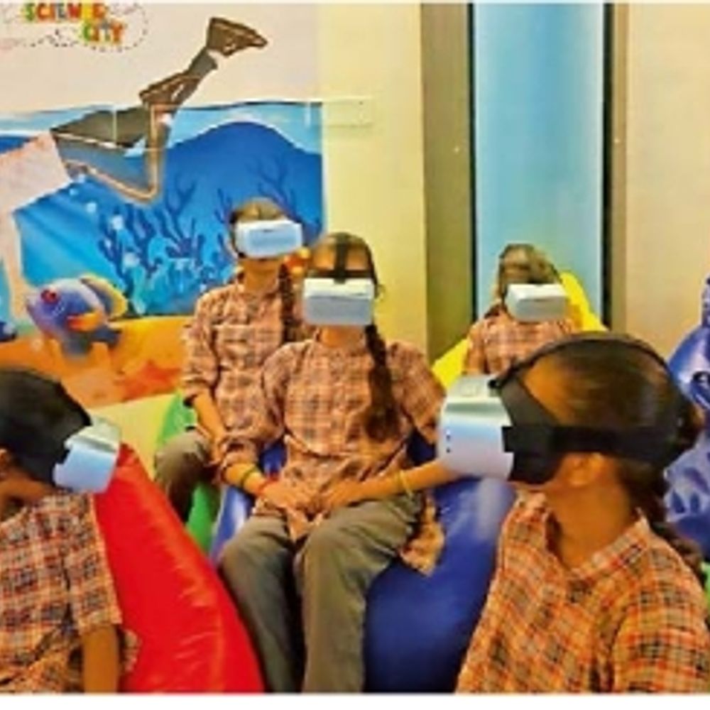 અત્યાધુનિક શિક્ષણ: સૌરાષ્ટ્રમાં પ્રથમવાર 3D 360° ટેક્નોલોજી આધારિત વર્ગખંડ, બાળકો સરળતાથી વિજ્ઞાનના સિદ્ધાંતો સમજશે.