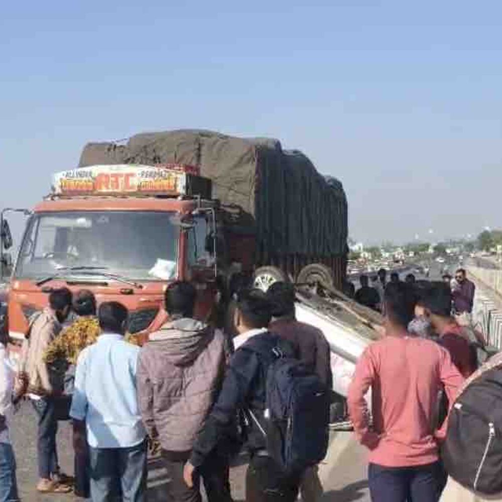 પાલનપુર-ડીસા હાઈવે પર ટ્રક અને કાર વચ્ચે અકસ્માત, કાર ચાલકને ઈજા.