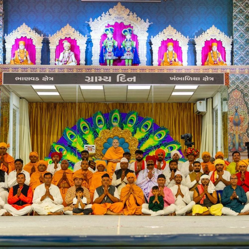 જામનગરમાં BAPS મંદિરે મહંતસ્વામી મહારાજની ઉપસ્થિતિમાં હજારો હરિભક્તો સાથે ગ્રામ્ય દિનની ભવ્ય ઉજવણી કરવામાં આવી.