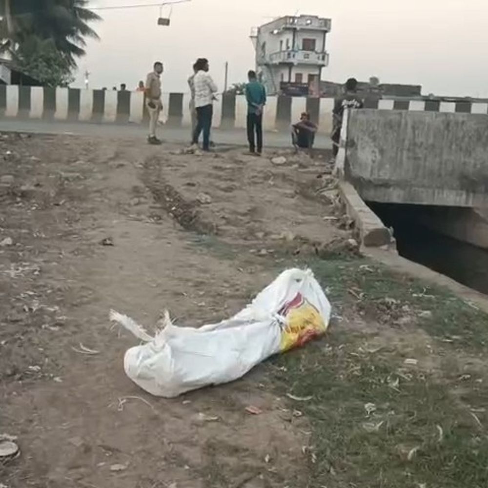 કીમ ચારરસ્તા પાસે નહેરમાંથી અજાણ્યા પુરુષનો મૃતદેહ મળ્યો, પોલીસે 35-40 વર્ષના મૃતકની ઓળખ માટે તપાસ શરૂ કરી.