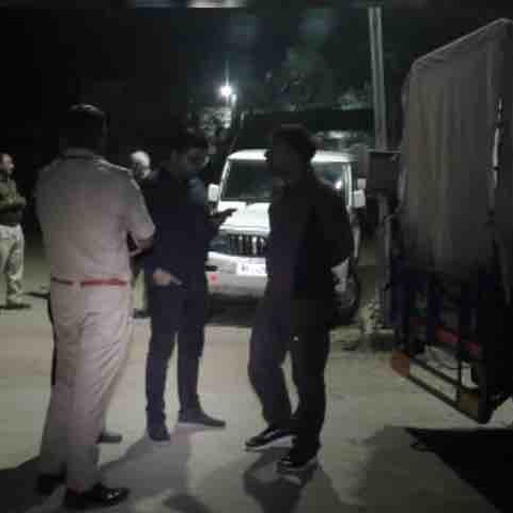 પાલનપુરમાં નાર્કોટિક્સના દરોડા: પ્રતિબંધિત દવાઓ જપ્ત, ગાંધીનગરના દંપતીની પૂછપરછ બાદ કાર્યવાહી. LARGE QUANTITY OF DRUGS SEIZED.