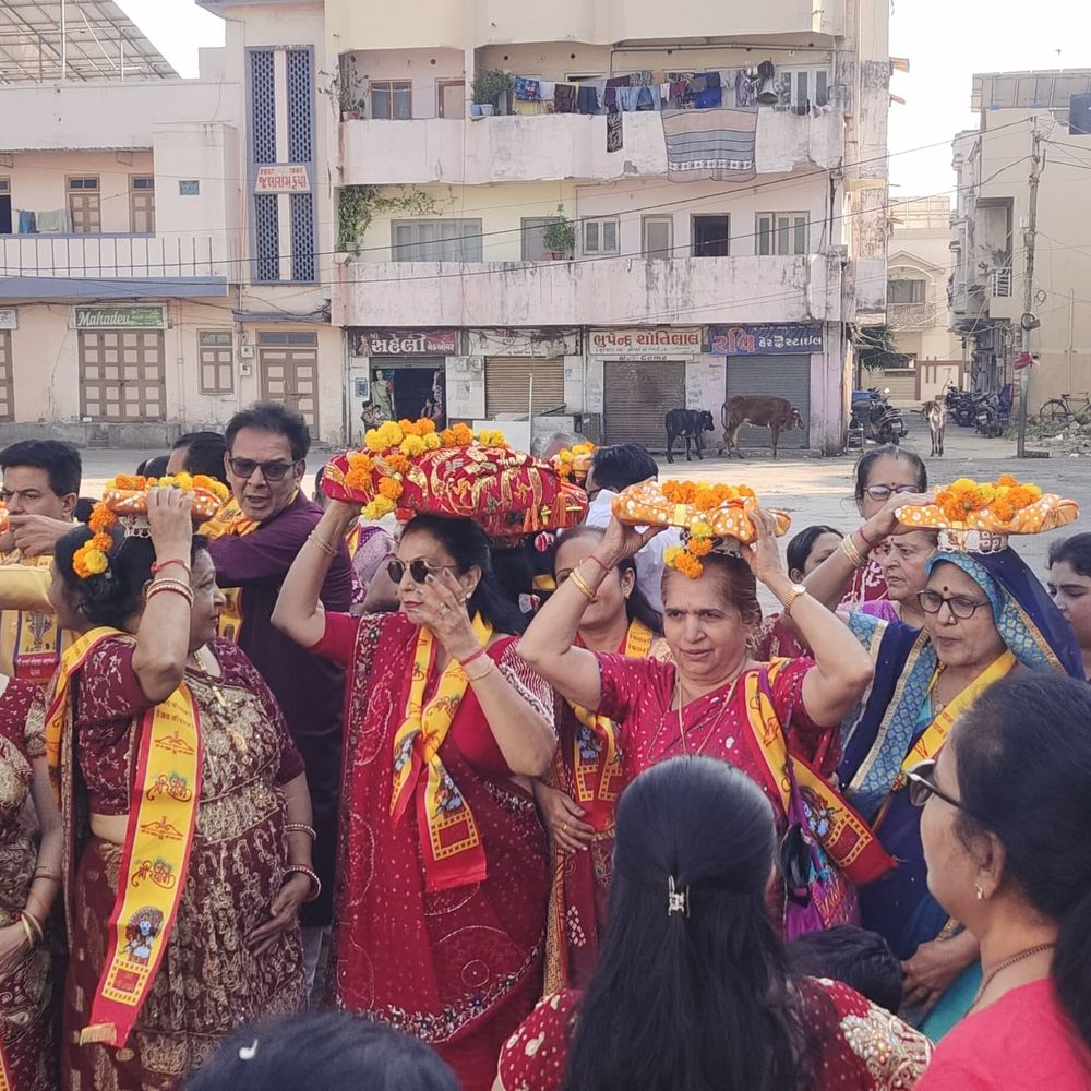 વેરાવળ લોહાણા મહાજન દ્વારા ભાગવત સપ્તાહનો પ્રારંભ: પિતૃ મોક્ષાર્થે ભવ્ય પોથીયાત્રા, 11 પરિવારે પોથી નોંધાવી.