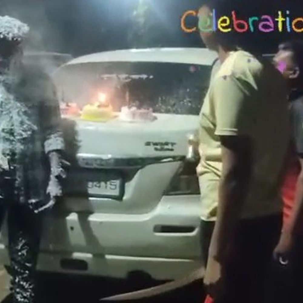 વલસાડ: તલવારથી કેક કાપી જન્મદિવસની ઉજવણી, વિડિયો વાયરલ થતા પોલીસ તપાસ શરૂ.