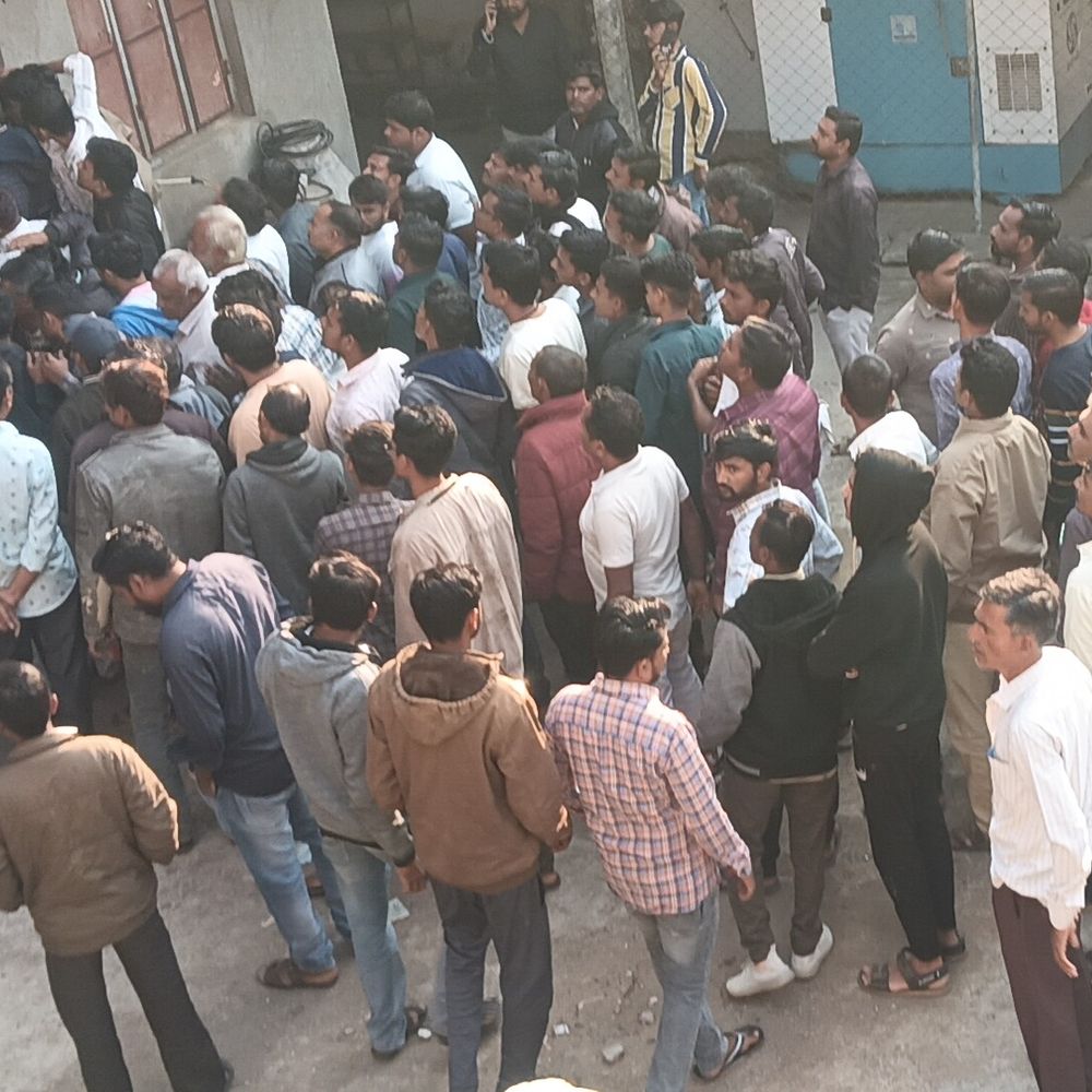 કારખાનામાં મેનેજરનો મૃતદેહ મળ્યો; પોલીસ તપાસ શરૂ, તળાજામાં સદવિચાર હોસ્પિટલ નજીકની ઘટના.