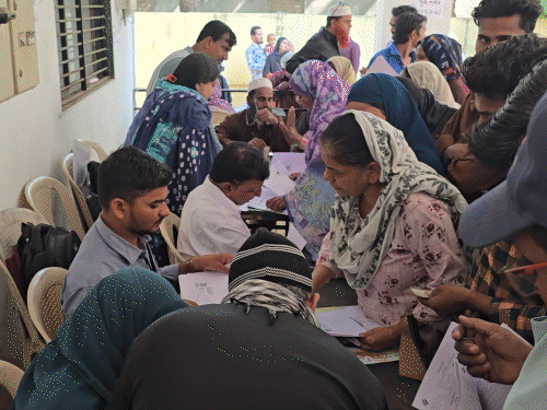 ચંડોળા તળાવના અસરગ્રસ્તો માટે ખાસ મતદાર યાદી સુધારણા કેમ્પ: 500થી વધુ ફોર્મ, Sabarmati સહિતના મતદારો માટે કેમ્પ.