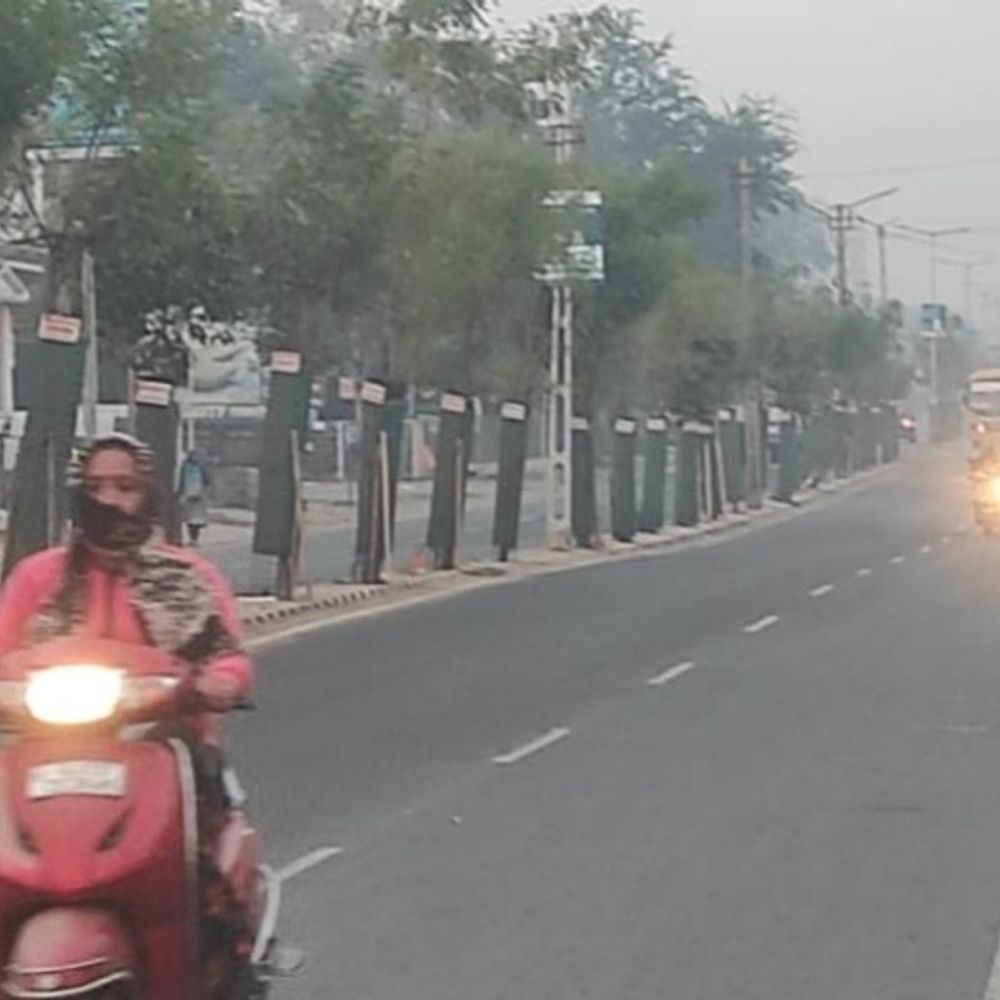 કચ્છમાં ઠંડીની શરૂઆત: નલિયા 13.5 ડિગ્રી, ભુજ-કંડલામાં 18.2 ડિગ્રી તાપમાન, ખુશનુમા વાતાવરણનો અનુભવ.