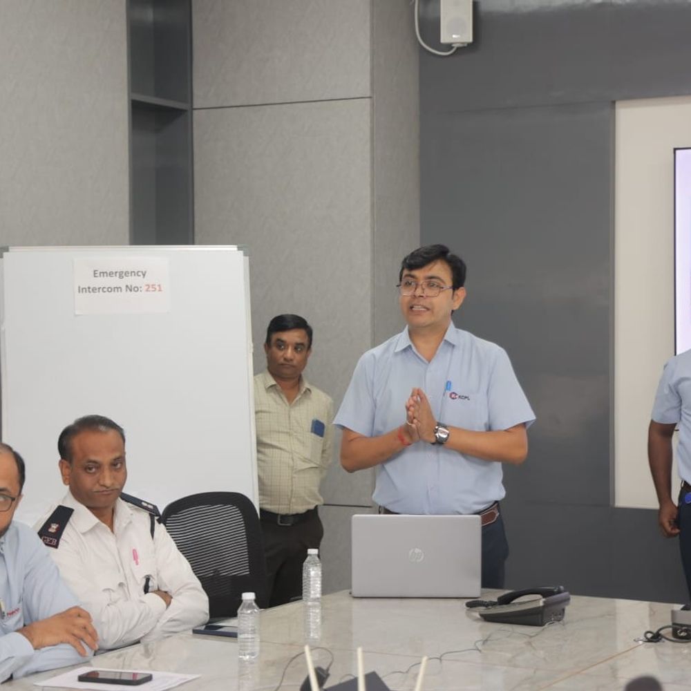 ગોધરા કેમિકલ પ્લાન્ટમાં NDRF, પોલીસ અને ફાયર વિભાગ દ્વારા મેગા મોકડ્રીલ યોજાઈ, આપત્તિ વ્યવસ્થાપનની તૈયારી ચકાસાઈ.