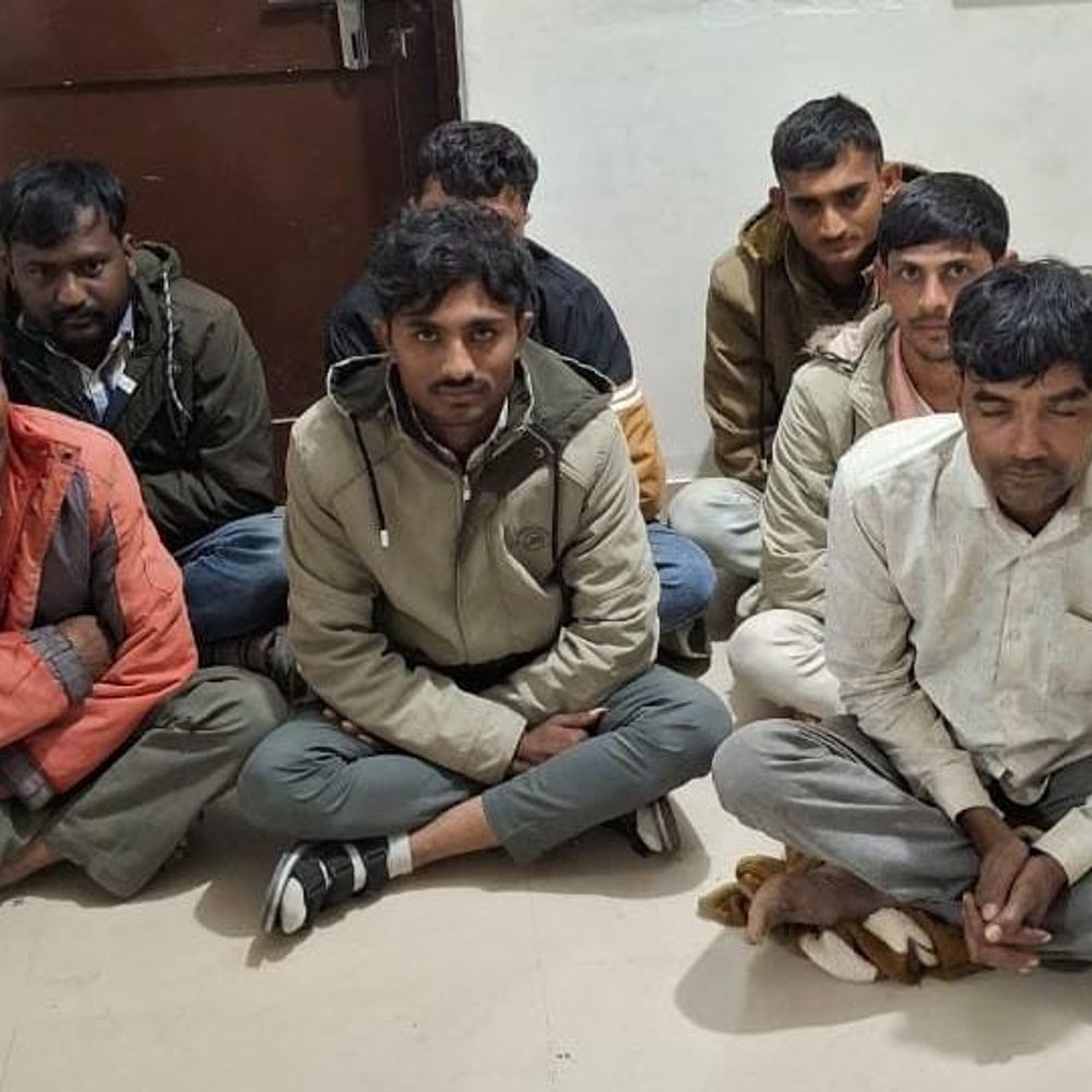 ચોટીલામાં જુગારધામ પર રેઇડ, સાત પકડાયા: અકાળા ગામની સીમમાંથી ₹53,600 રોકડ સહિત ₹1.13 લાખનો મુદ્દામાલ જપ્ત.