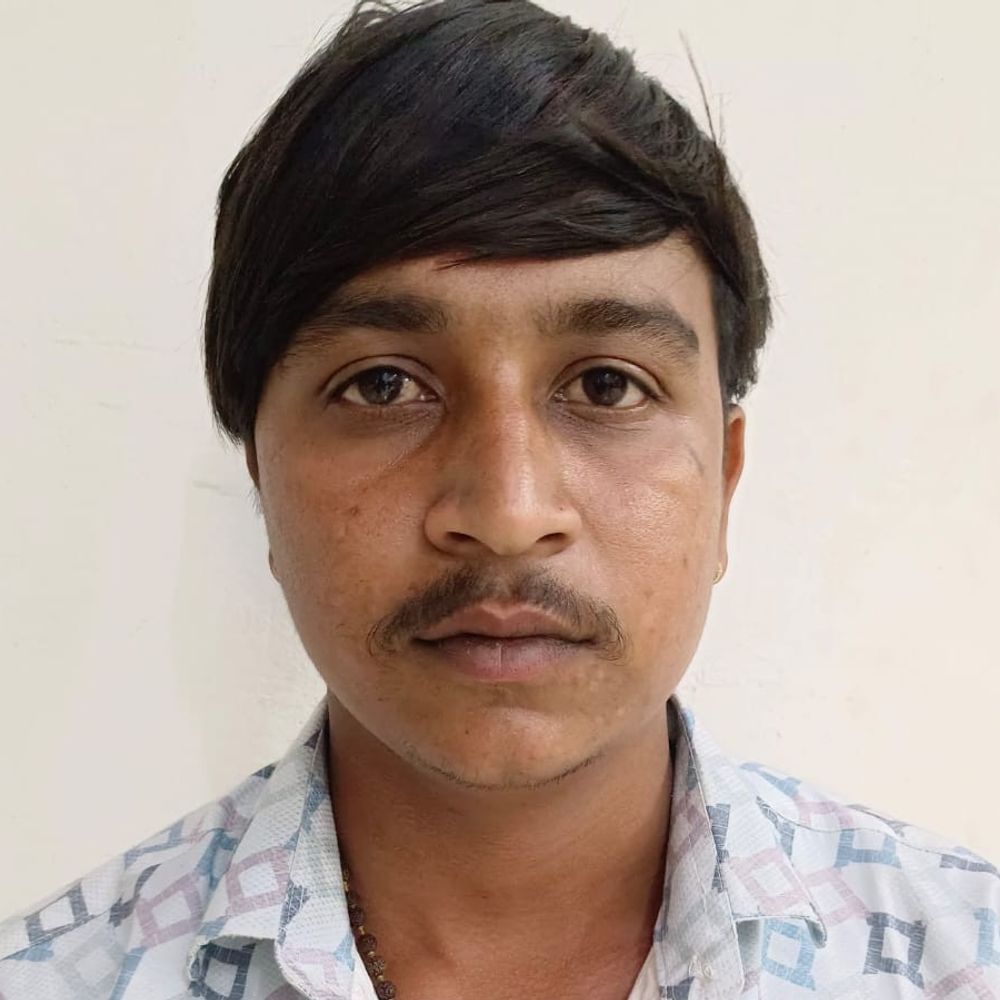 હળવદ: યુવાને હથિયાર સાથે ફોટો શેર કરતા પોલીસે બેની ધરપકડ કરી, FIR દાખલ.