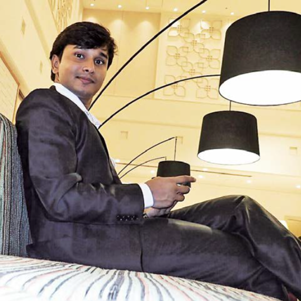 ** 50 કરોડની છેતરપિંડી: LOOKOUT નોટિસથી જ્યમ સોનાણી લંડન જતાં દિલ્હી એરપોર્ટ પર પકડાયો.