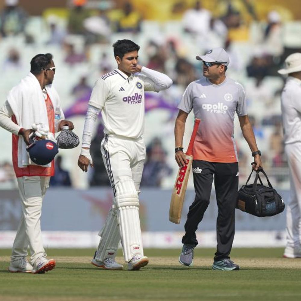 કેપ્ટન ગિલ ચોગ્ગો માર્યા પછી રિટાયર હર્ટ થયો:ગરદનમાં દુખાવો ઉપડતા મેદાનની બહાર ગયો, પહેલા સેશનમાં ઈન્ડિયાએ 3 વિકેટ ગુમાવી; જાડેજા-જુરેલ ક્રિઝ પર