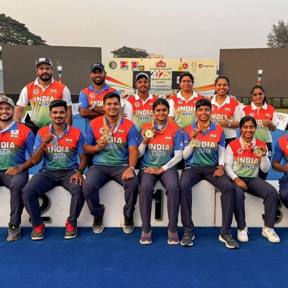 ભારતીય આર્ચર્સ ઢાકામાં 10 કલાક સુધી ફસાયા:હિંસા વચ્ચે સુરક્ષા વગર લોકલ બસમાં બેસાડી રાખ્યા; ખૂબ જ ખરાબ જગ્યાએ ઉતારો આપ્યો