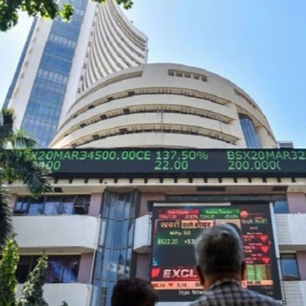 સેન્સેક્સમાં 300 અંકનો ઉછાળો: 84,800 પર ટ્રેડિંગ, નિફ્ટીમાં પણ 100 અંકનો વધારો, ઓટો અને IT શેરોમાં તેજી.