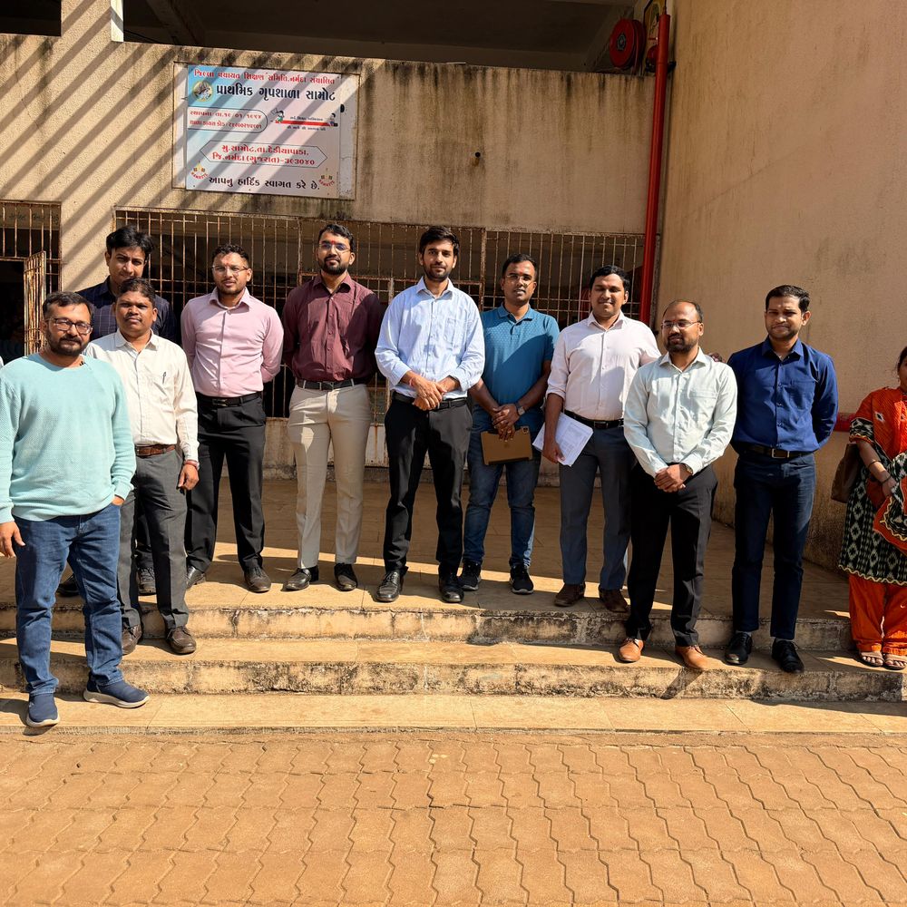 સનદી અને પોલીસ અધિકારીઓએ સામોટ પ્રા. શાળાની મુલાકાત લઈ શિક્ષણ સ્તરનું મૂલ્યાંકન કર્યું.