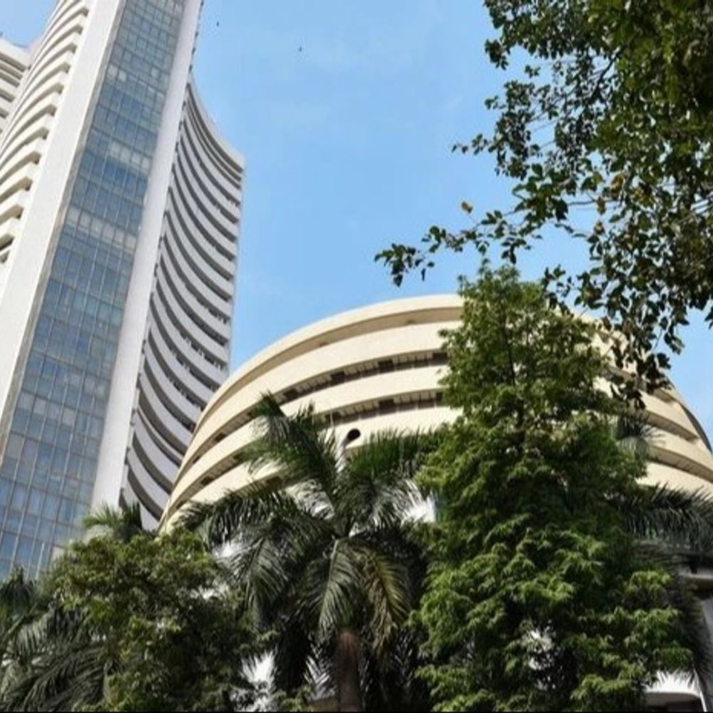 શેરબજાર ઘટાડા સાથે ખુલ્યું: સેન્સેક્સ 100 પોઈન્ટ ઘટ્યો, નિફ્ટી પણ ગગડ્યો.