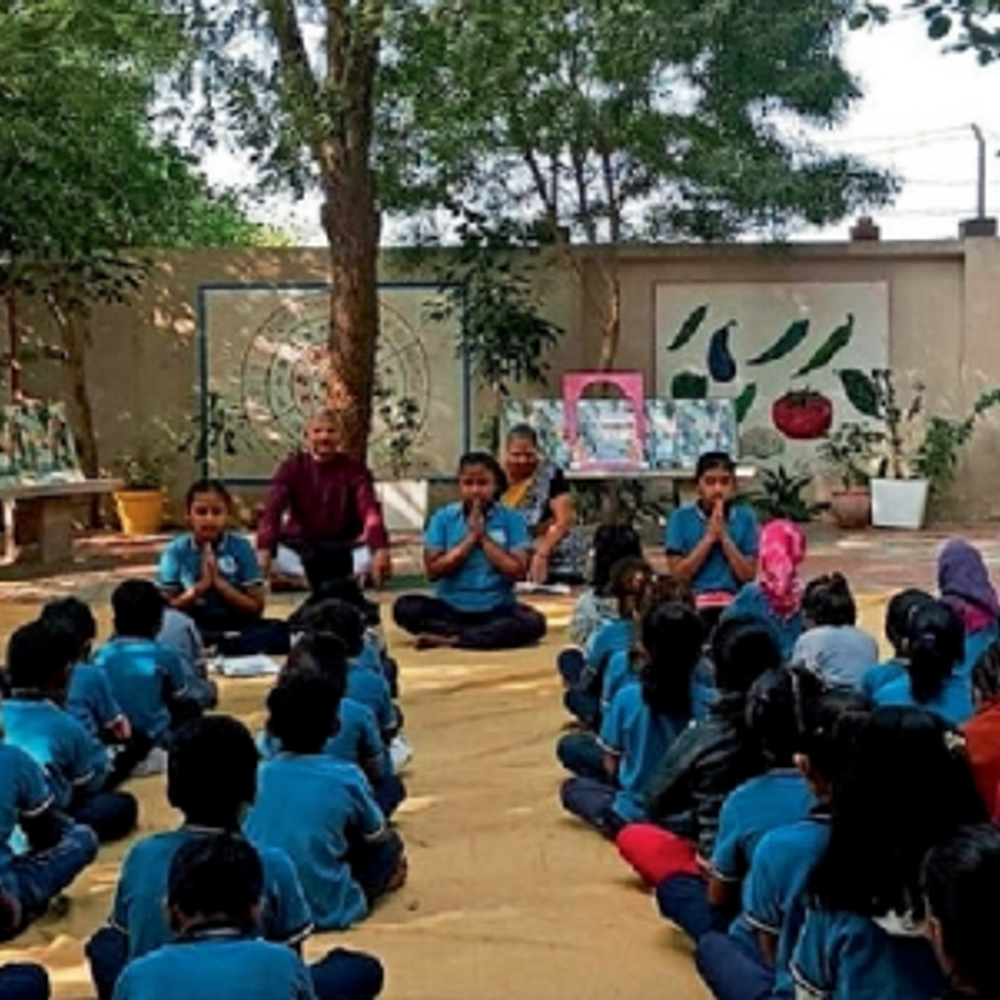 મોરબીના શિક્ષિકા કંચનબેન બોડાનું જીવન સમર્પણ: નિવૃત્તિ પછી પણ બાળકોને વિદ્યાદાન આપે છે.