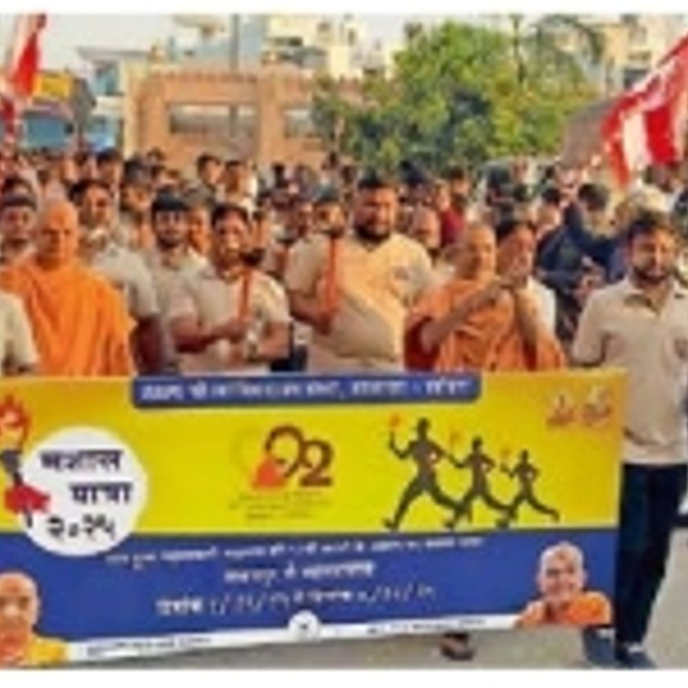 પૂ. મહંત સ્વામીની જન્મભૂમિ જબલપુરથી વડોદરા સુધી 104 યુવાનોની "મશાલ યાત્રા"