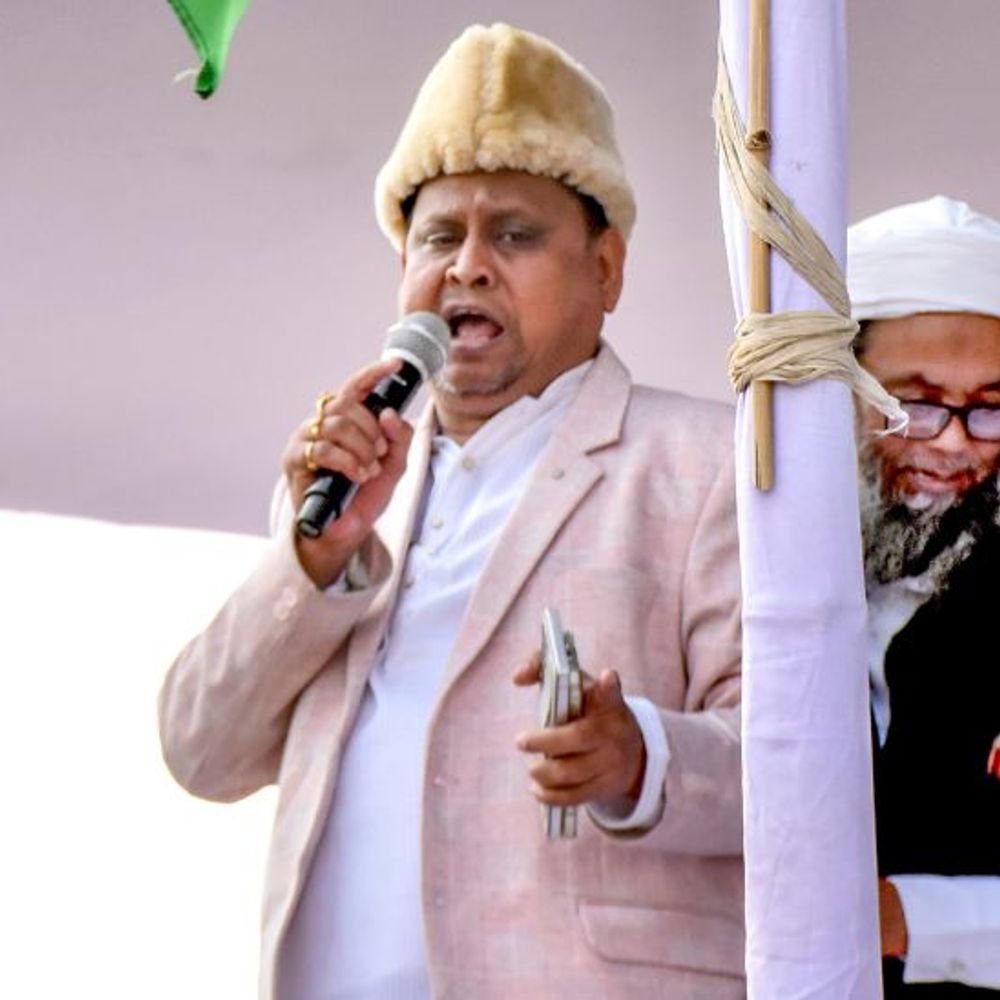 સસ્પેન્ડ કરાયેલા TMC ધારાસભ્ય હુમાયુ કબીરે પોતાને બંગાળના ઓવૈસી ગણાવ્યા અને 2026માં કિંગમેકર બનવાનો દાવો કર્યો.