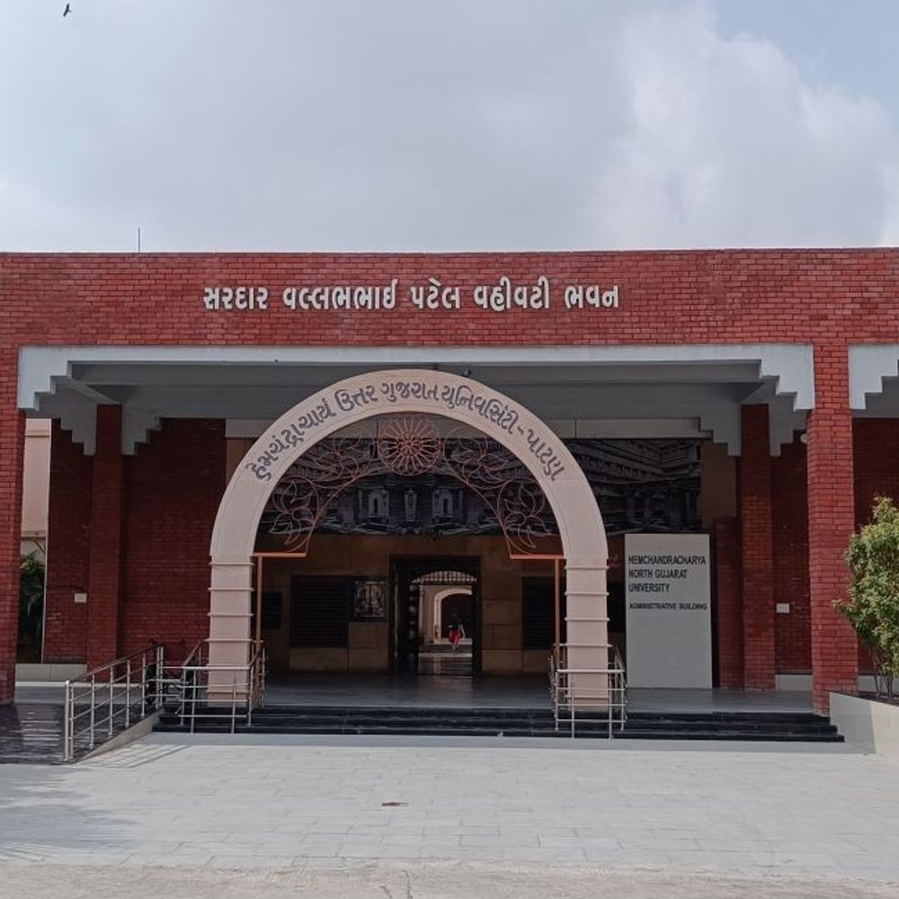 હેમચંદ્રાચાર્ય યુનિવર્સિટી નેગેટિવ રિપોર્ટની ફરી તપાસ માટે કોલેજો પાસેથી ₹20,000 ફી વસૂલશે.