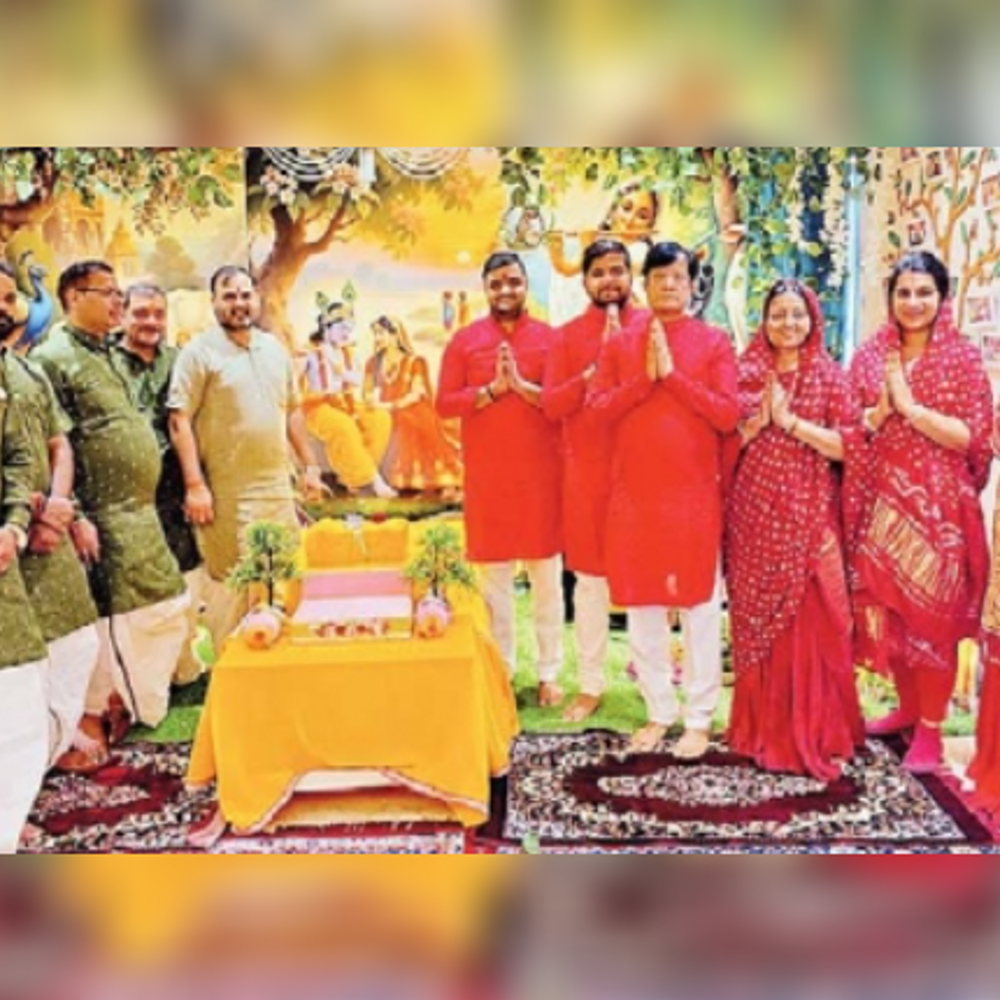 પીપલોદમાં કૃષ્ણ જન્મની ઉજવણી અને ભાગવત કથામાં જીવન જીવવાની શક્તિ વિશે અખિલેશજીનું વ્યાખ્યાન.