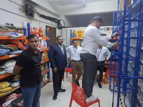 ગાંજો પ્રતિબંધિત હોવા છતાં, 'GOGO PAPER'નું વેચાણ કેમ? પોલીસના પ્રતિબંધના પ્રયાસો શરૂ.