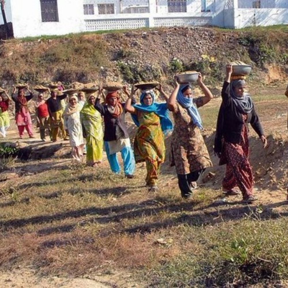 મનરેગાનું નામ બદલાઈને પૂજ્ય બાપુ ગ્રામીણ રોજગાર યોજના થશે; કેબિનેટની મંજૂરી, કામના દિવસો વધીને 125 થશે.