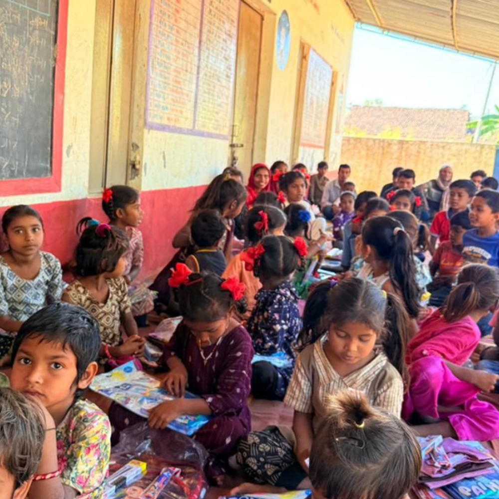 નાંદોદના પ્રાંત અધિકારીએ ડૂંડાખાલના 48 બાળકોને Educational Material પૂરી પાડી મદદ કરી.