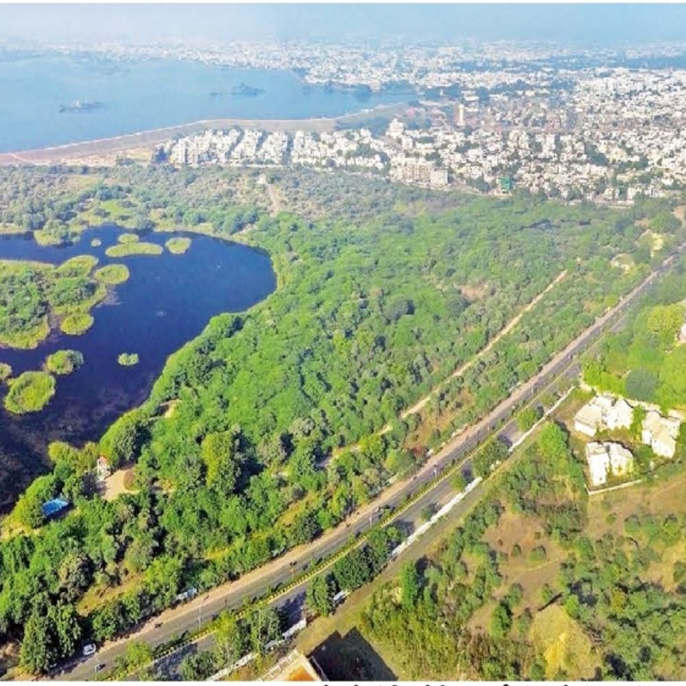 ભાવનગરના ત્રણ તળાવોની ડ્રોન તસવીર: શિયાળામાં પણ પાણીથી છલોછલ તળાવોનું મનમોહક દ્રશ્ય.