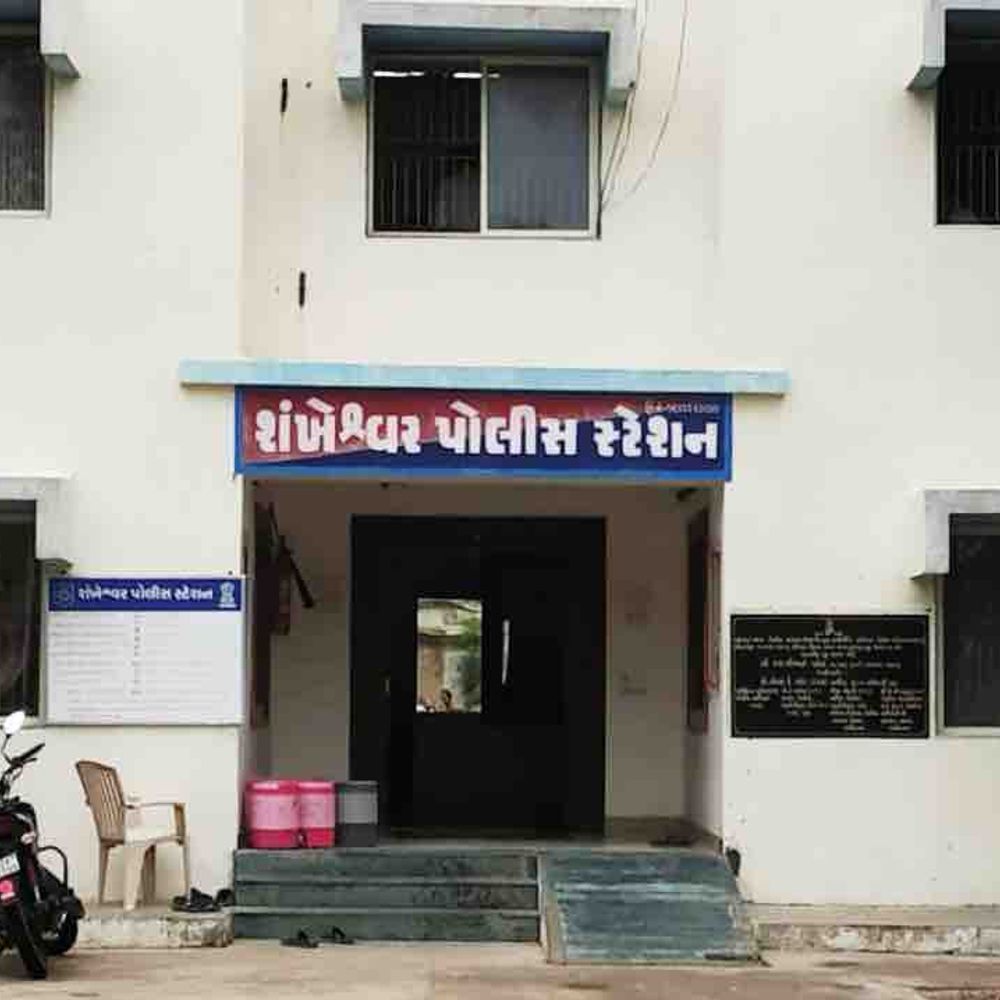 શંખેશ્વરના પાડલામાં મજૂરે મજૂરીના પૈસા માટે પરિવાર પર હુમલો: માલિક, પત્ની, પુત્રને છરીથી ઇજા.