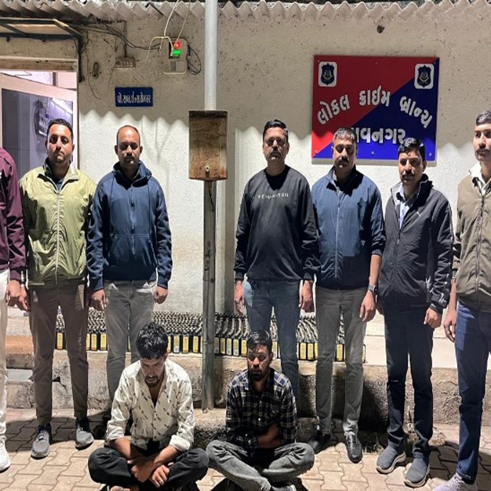 હિમાલયા મોલ પાસેથી દારૂનો મોટો જથ્થો LCBએ ઝડપ્યો; 11 લાખથી વધુનો મુદ્દામાલ જપ્ત, બેની ધરપકડ, 5 ફરાર.