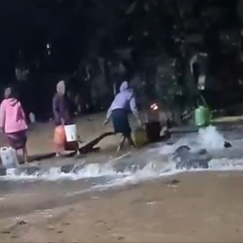 ગાંધીનગરમાં '24x7 પાણી' યોજનાની પોલ ખુલી: પાઇપલાઇનમાં ભંગાણથી રસ્તા પર નદીઓ વહેતી થઈ.