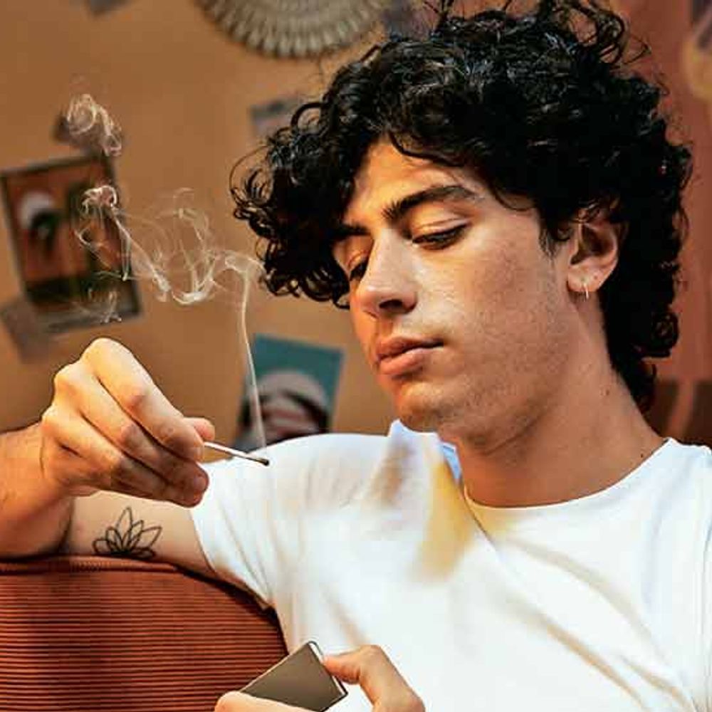 મીઠી મૂંઝવણ: દીકરાને વ્યસનો અને સામે બોલવાની આદતથી પરિવાર ચિંતિત; માર્ગદર્શનની અપેક્ષા.