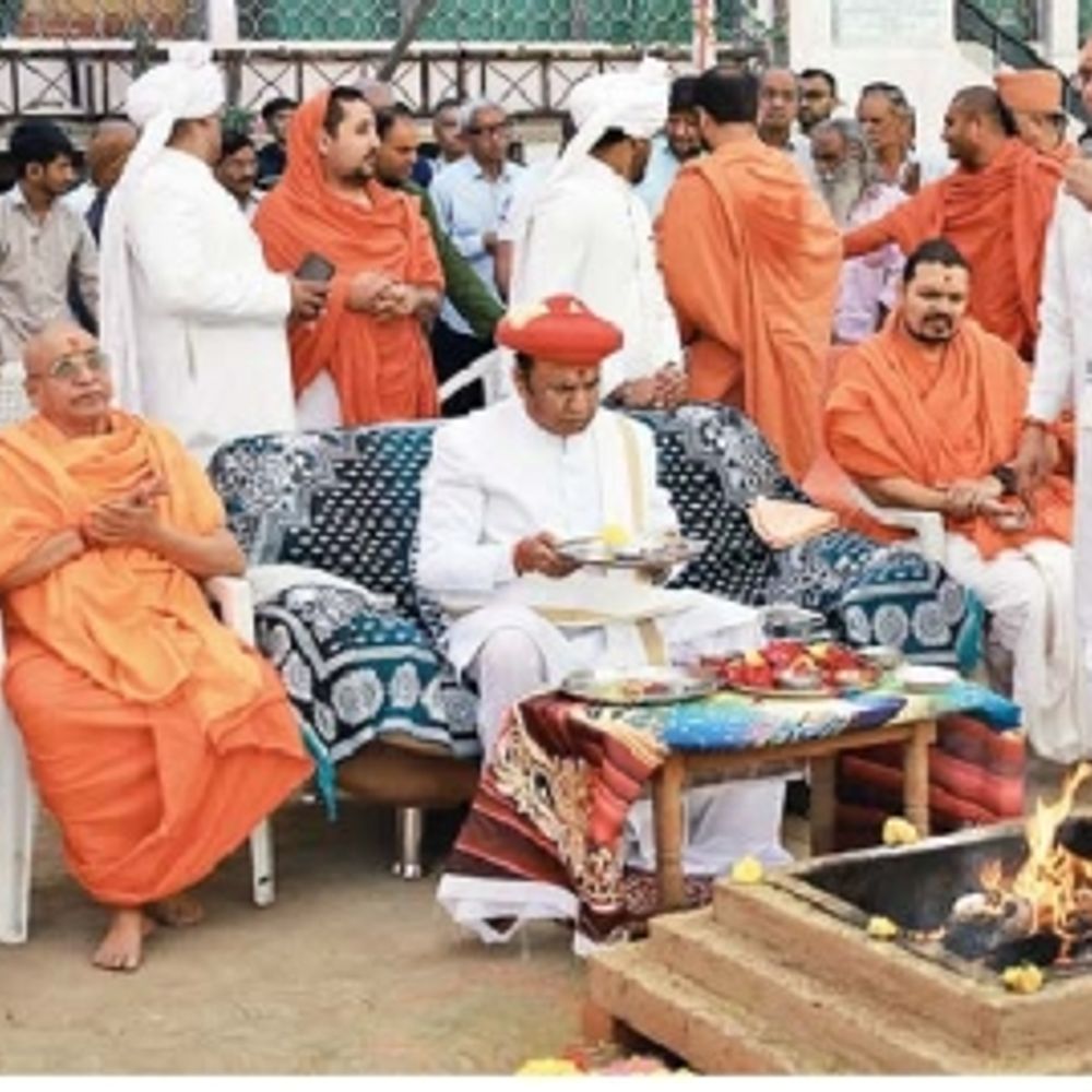 1 કરોડના ખર્ચે 10 હજાર સ્ક્વેર ફિટમાં મંદિરનું નિર્માણ: 45 વર્ષ બાદ મહિલા મંદિરનું નવનિર્માણ અને પ્રાણ પ્રતિષ્ઠા.