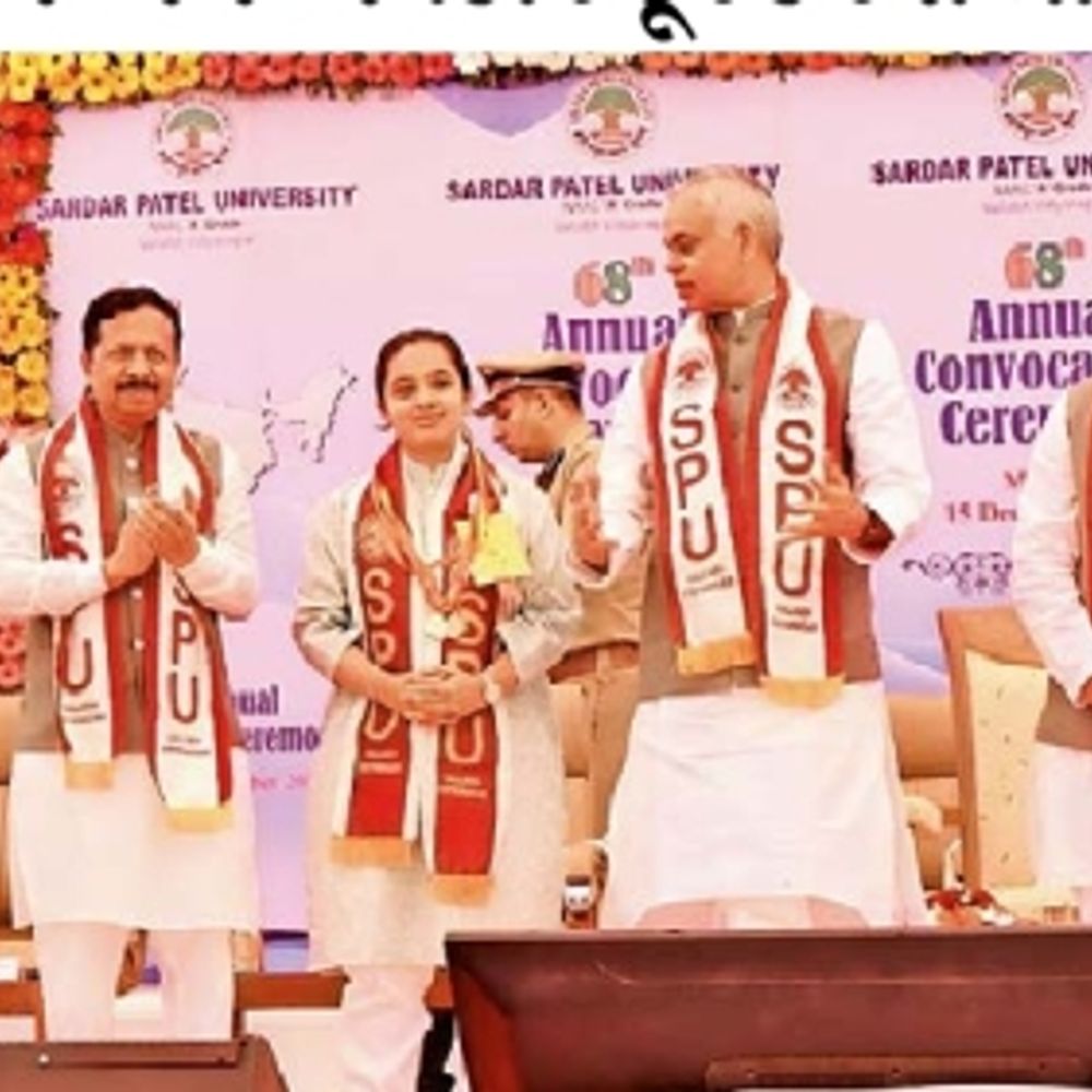 અભ્યાસથી અજ્ઞાન દૂર કરવાની પ્રતિબદ્ધતા: ભુજની ગોલ્ડન ગર્લ દ્વારા મેડલ સૈનિકોને સમર્પણ.