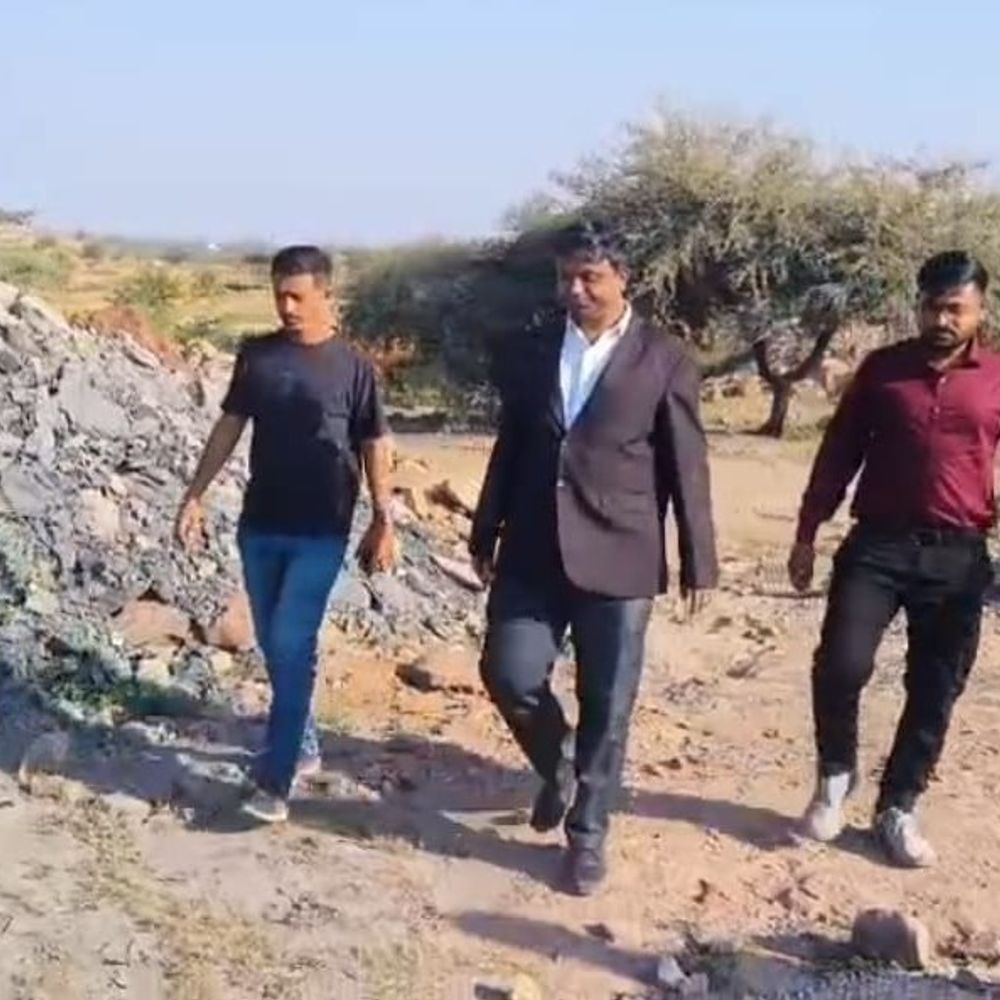 ભેટ ગામમાં ગેરકાયદેસર કોલસાના કુવાઓની ચકાસણી: બુરાણ કરેલા કુવાઓ ફરી શરૂ ન થાય તે માટે નિરીક્ષણ.