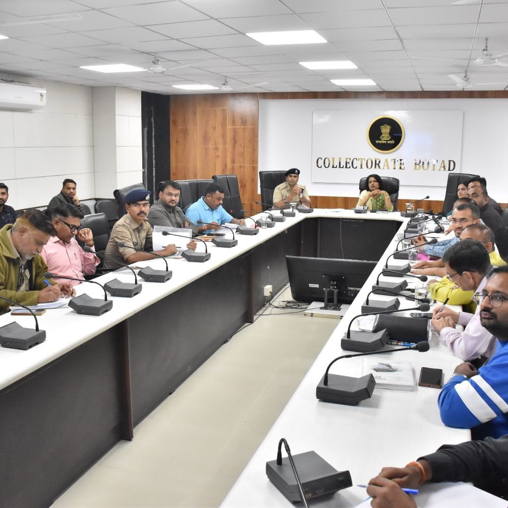 બોટાદમાં રોડ સેફ્ટી કાઉન્સિલની બેઠકમાં માર્ગ સલામતી માટે કડક અમલવારીના આદેશ અપાયા.