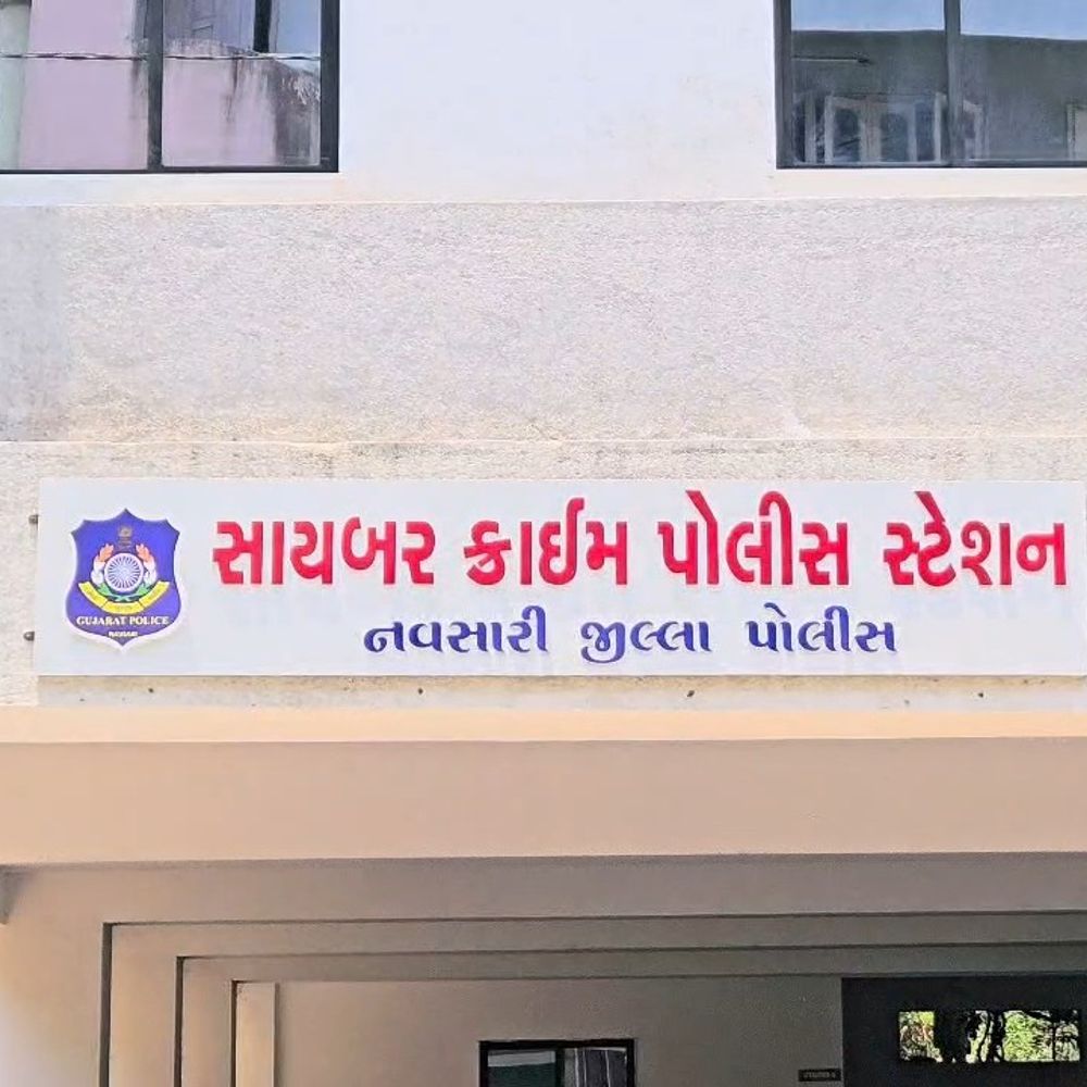 નવસારીમાં લસ્સી સંચાલકનો ફોન હેક, મિત્રોને પૈસા માંગતા મેસેજ; સાયબર ફ્રોડ અટક્યું.