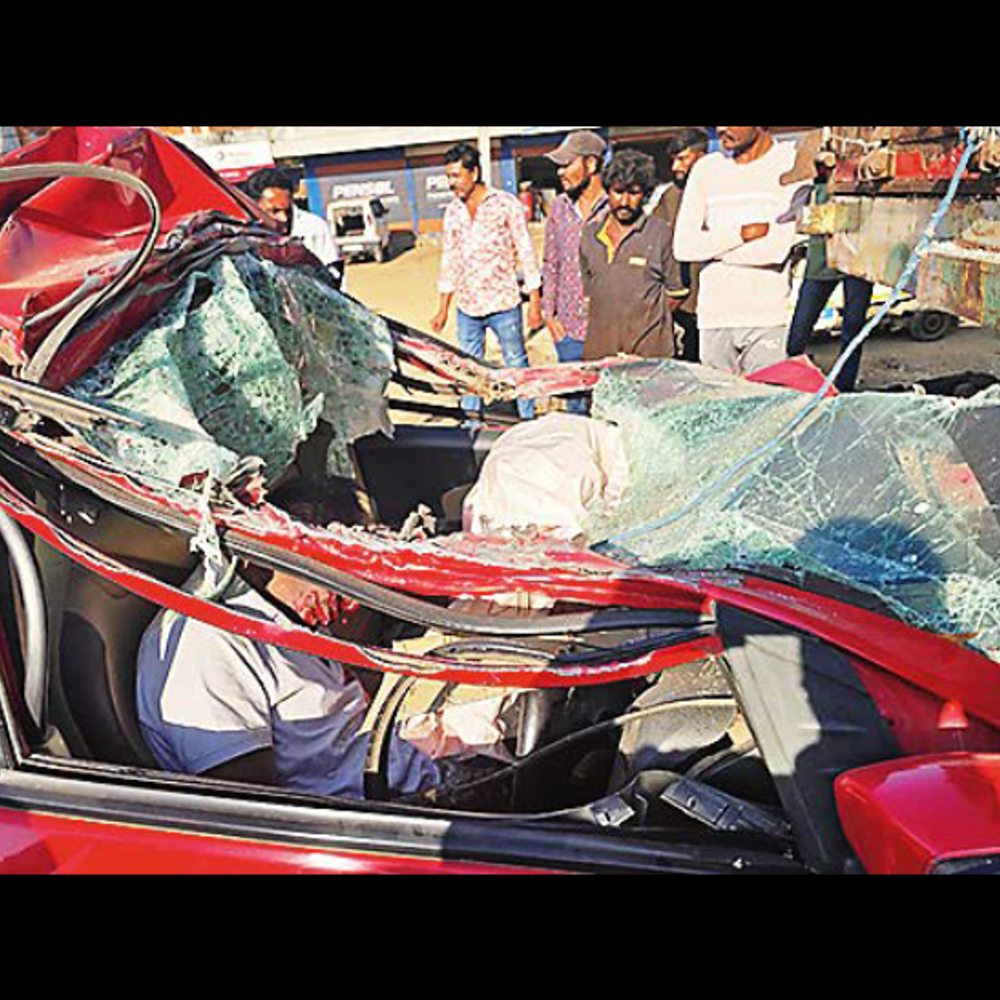 ગાંધીધામના વેપારીએ ટ્રકમાં કાર અથડાવી આપઘાત કર્યો; Videoમાં ઠગાઈના આક્ષેપ.