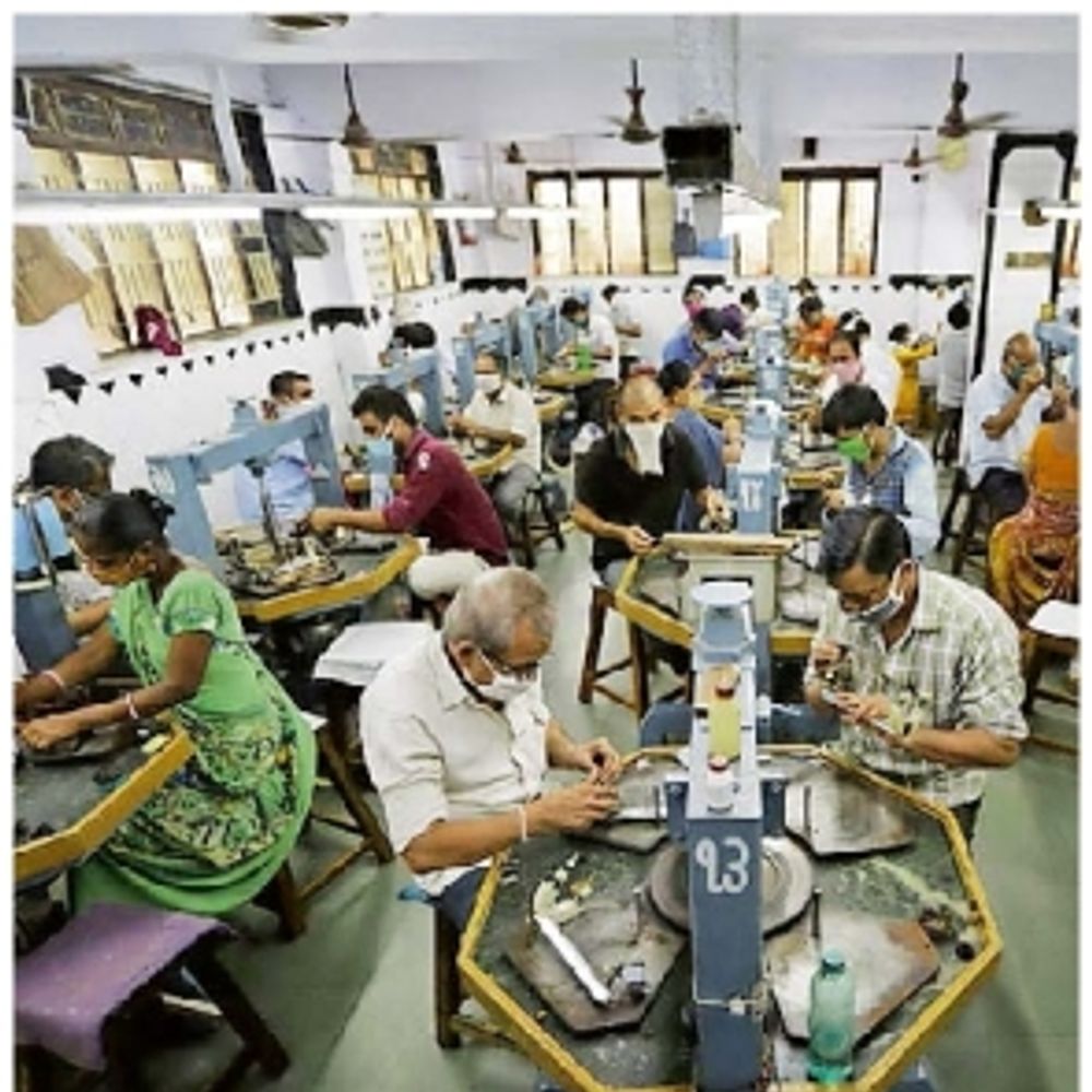 હીરા બજારમાં 20થી વધુ નિકાસકારોને એકપણ ઓર્ડર નહીં મળતા મંદીનો માહોલ.