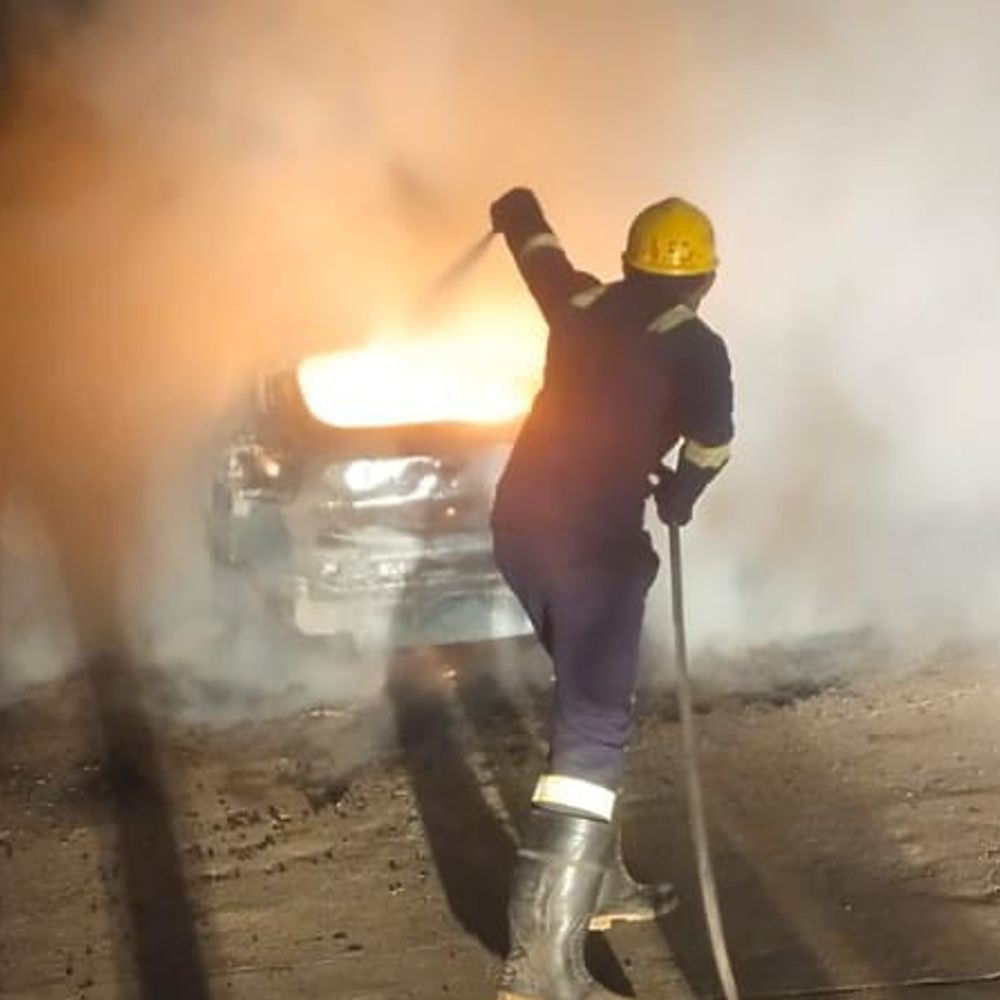 મોરબીના રણછોડનગર પાસે કારમાં આગ, કાર બળીને ખાખ, જાનહાની ટળી.